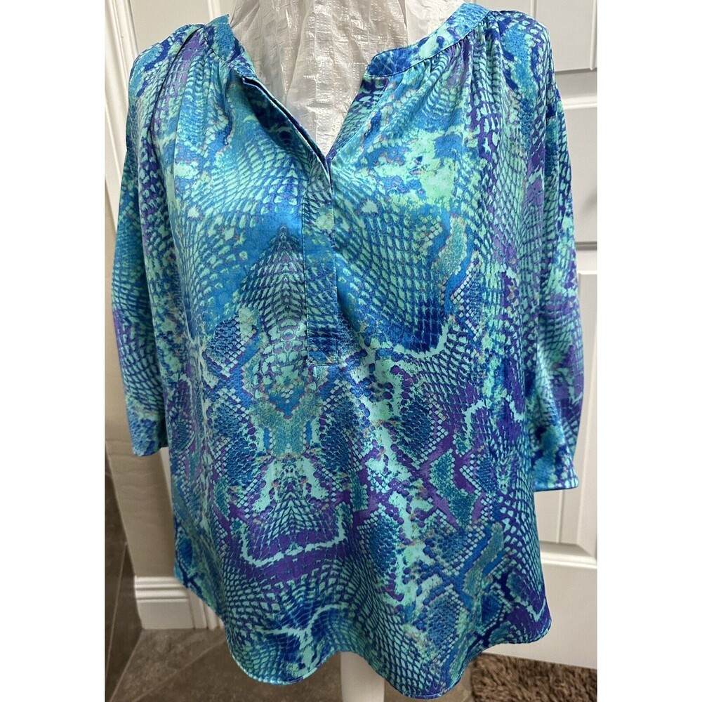 Jennifer Lopez Women’s Bright Aqua and Purple Contemporary Print Top - Medium